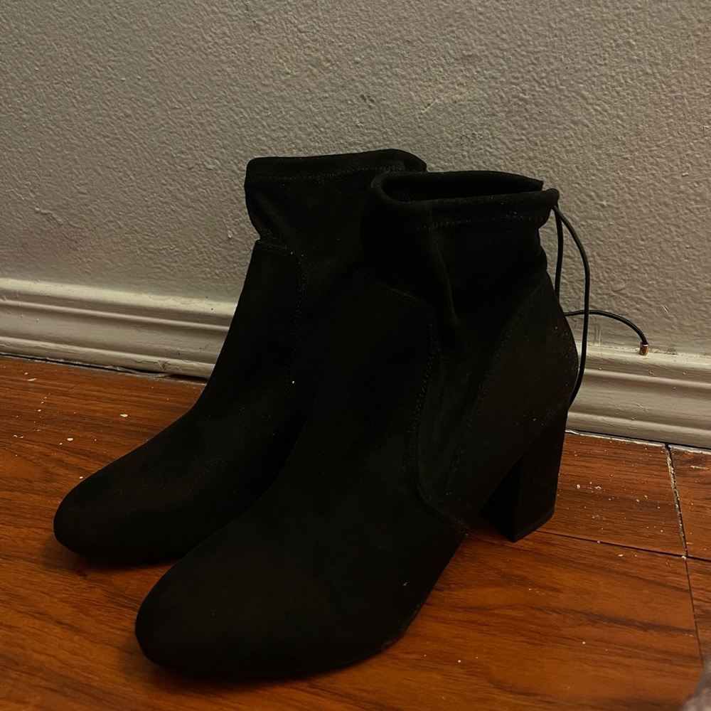 Heeled boot, used once.